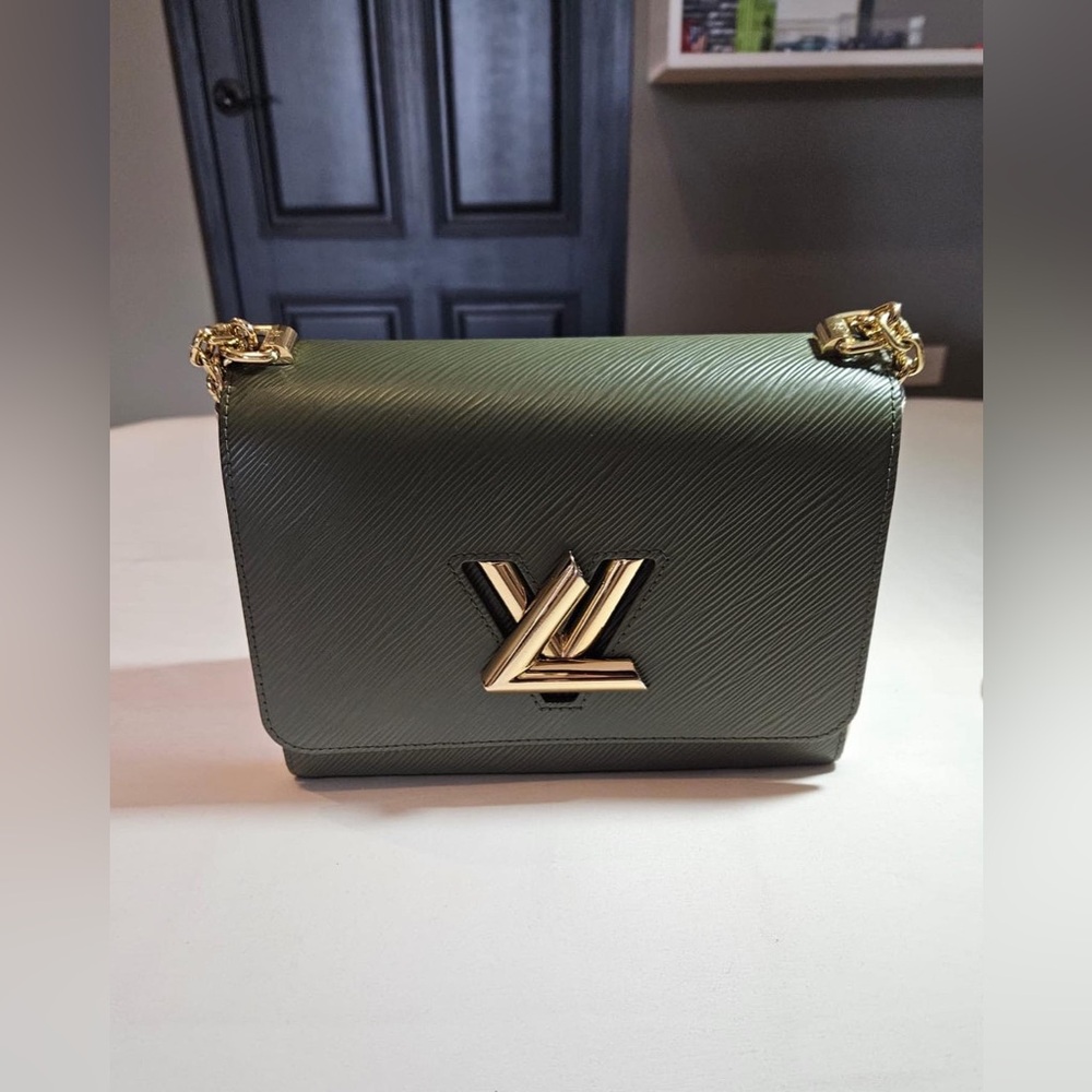 LOUIS VUITTON Twist MM